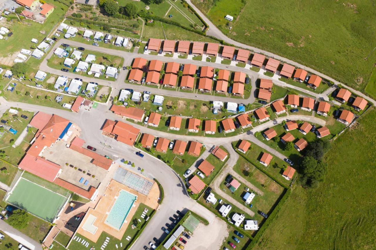 Bungalows Playa De Oyambre San Vicente De La Barquera Exterior foto