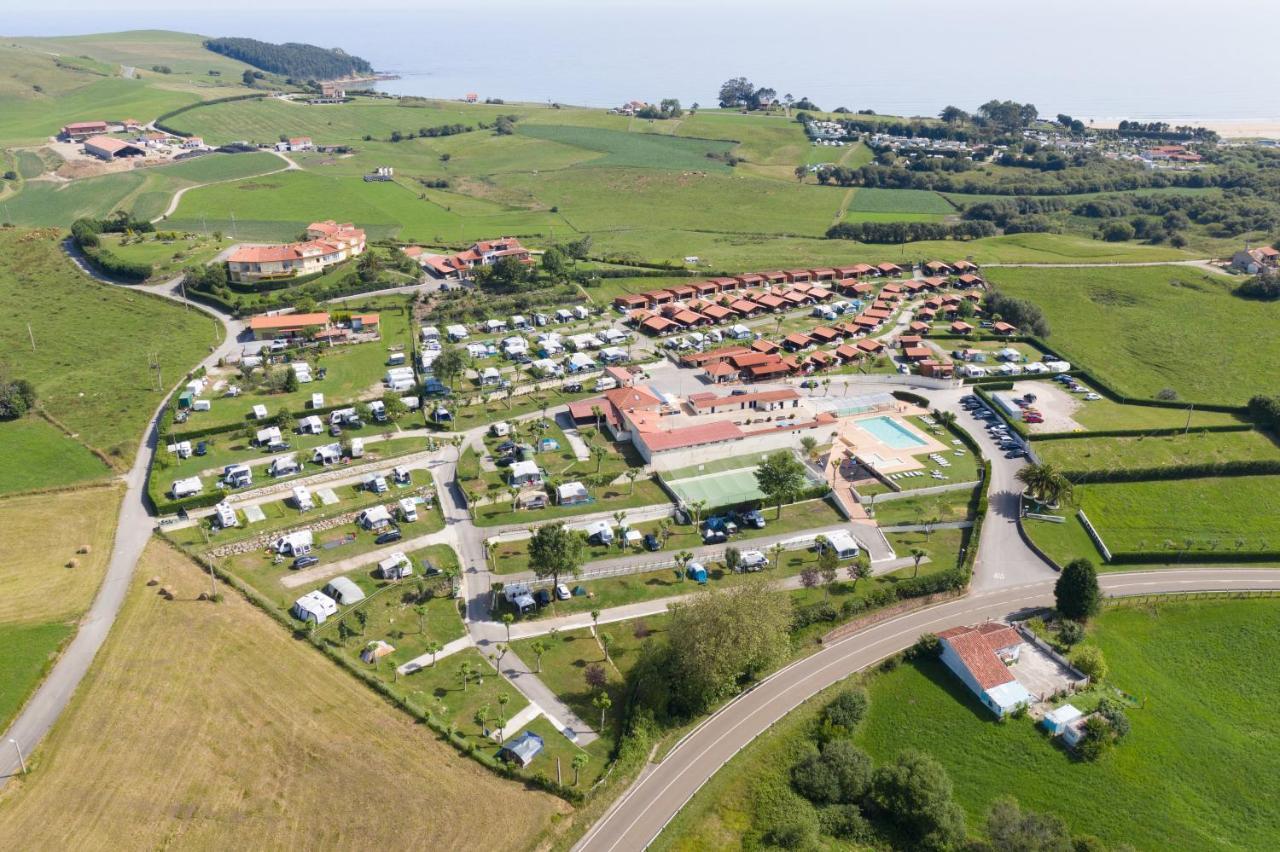 Bungalows Playa De Oyambre San Vicente De La Barquera Exterior foto